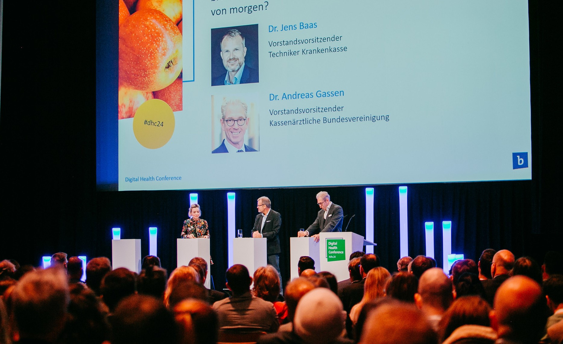 Speaker auf der Bühne der Digital Health Conference